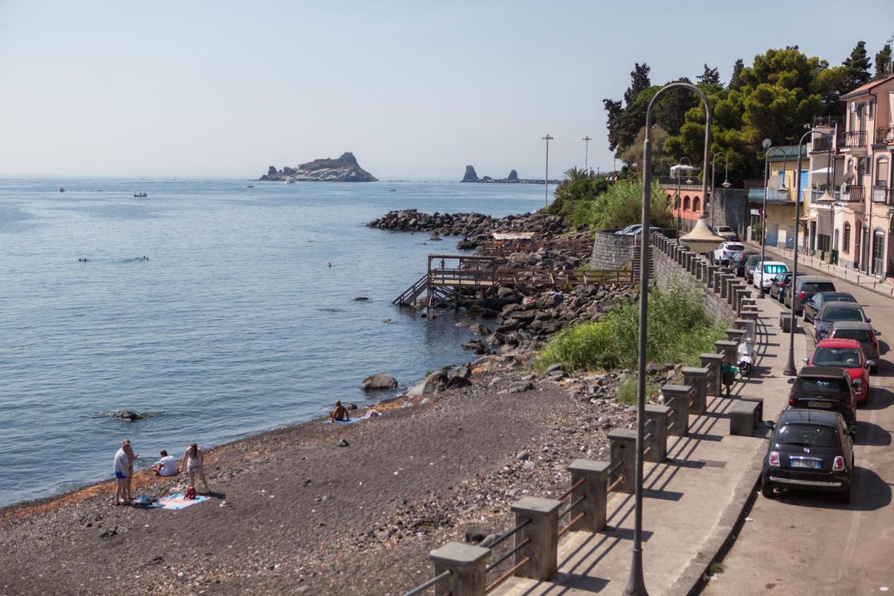 Un Tuffo Nella Baia Di Capomulini Bed and Breakfast Acireale Exteriör bild
